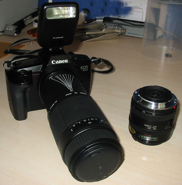 Canon EOS 650 med Sigma 300mm zoomlinse (taget med mit Canon A20).